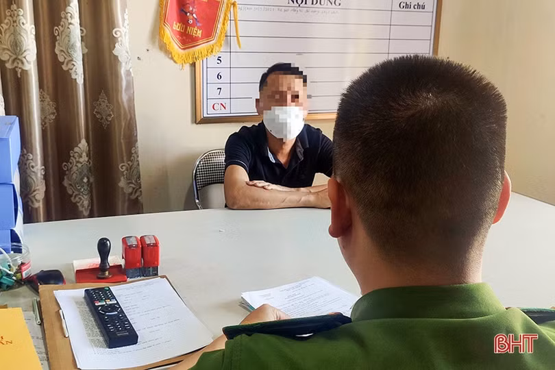 Hương Sơn: Vứt rác ra quốc lộ, người đàn ông bị phạt 1,5 triệu đồng