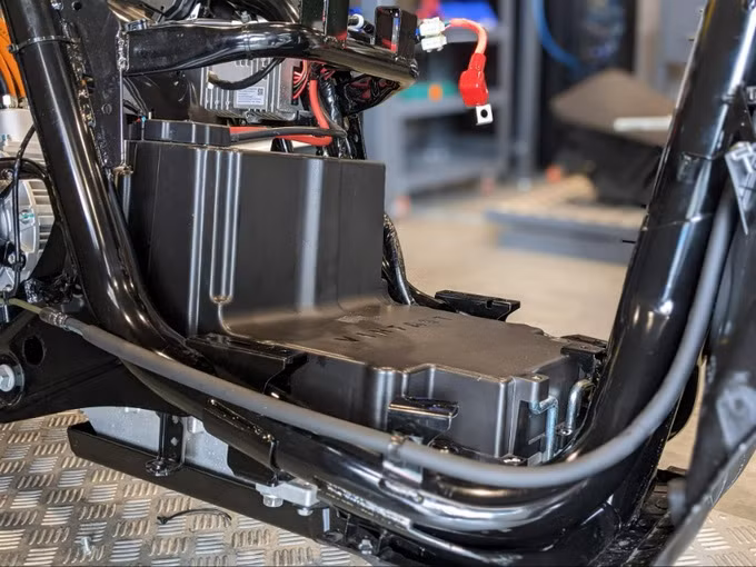 Khám phá loạt linh kiện “hàng hiệu” bên trong VinFast Theon S