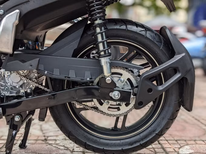 Khám phá loạt linh kiện “hàng hiệu” bên trong VinFast Theon S