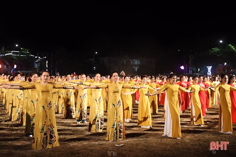 Hội Phụ nữ xã Kỳ Hoa giành giải xuất sắc Hội thi bước nhảy dân vũ TX Kỳ Anh