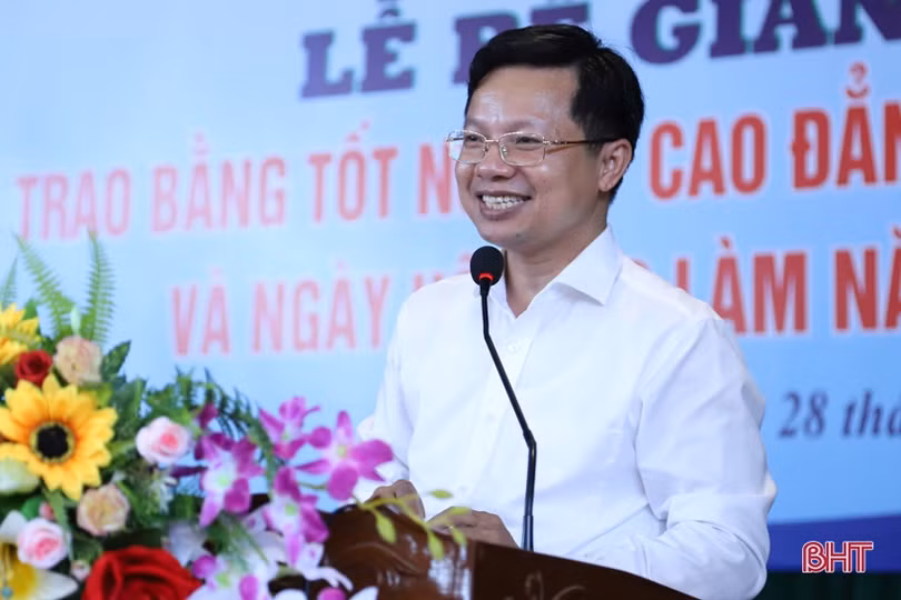 Cao đẳng Kỹ thuật Việt - Đức trao bằng tốt nghiệp cho hơn 1.200 HSSV