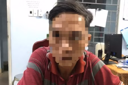 Chồng dựng kịch “bị cướp kề dao” để xin tiền vợ