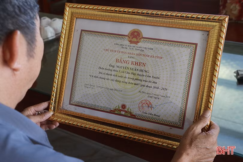 Người đàn ông ở Hà Tĩnh hơn 30 năm...“vác tù và hàng tổng” !