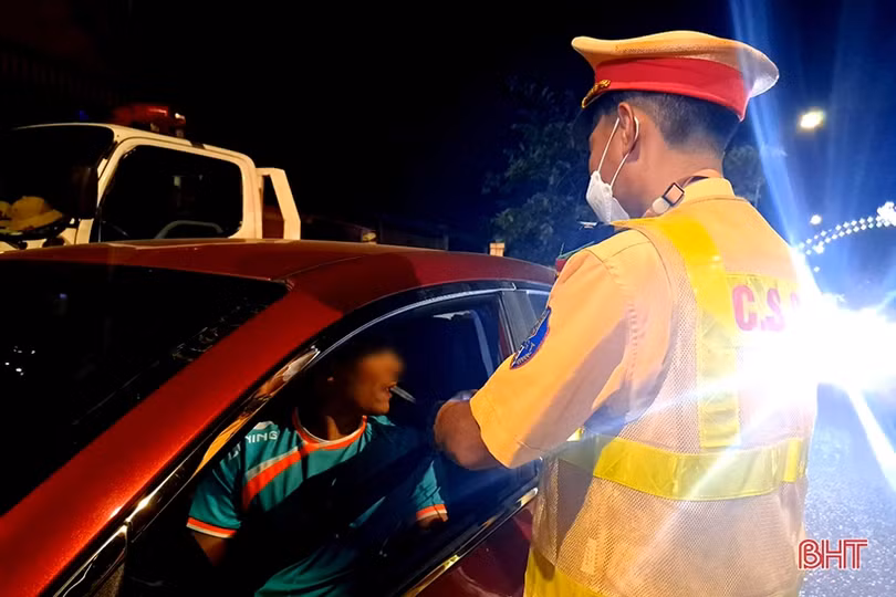 Công an Nghi Xuân xử phạt 15 tài xế vi phạm nồng độ cồn