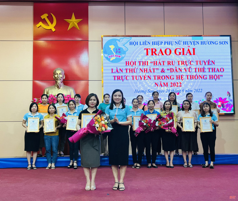 Hương Sơn trao giải hội thi hát ru và dân vũ thể thao 