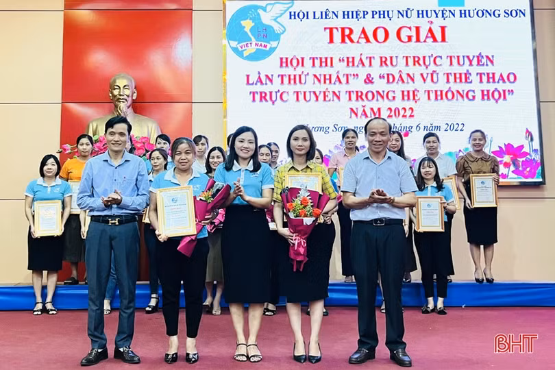 Hương Sơn trao giải hội thi hát ru và dân vũ thể thao 