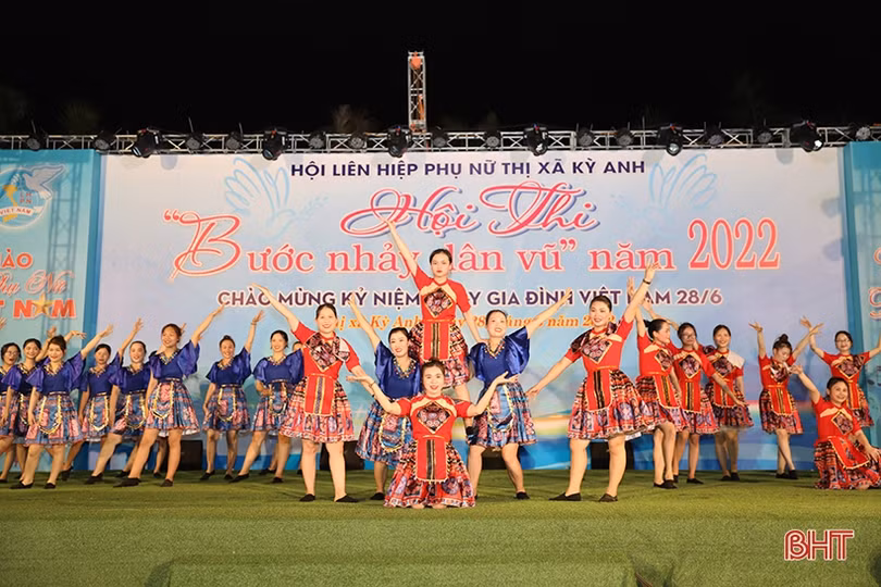Hội Phụ nữ xã Kỳ Hoa giành giải xuất sắc Hội thi bước nhảy dân vũ TX Kỳ Anh