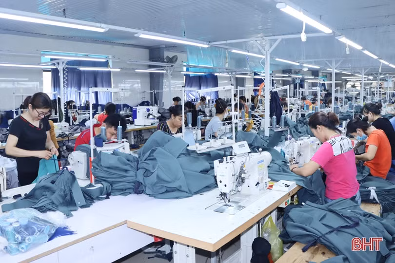 Doanh nghiệp may mặc Hà Tĩnh làm không hết việc đến cuối năm