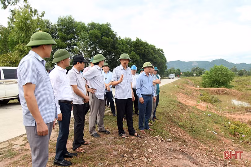 Điều tiết hợp lý nguồn nước tưới, đảm bảo lúa hè thu sinh trưởng và phát triển tốt