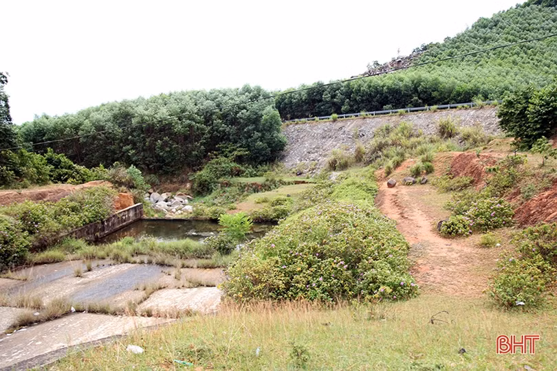 Hố tiêu năng hồ Cỏ Lăn sạt lở nghiêm trọng, nguy cơ ảnh hưởng đường ven biển Hà Tĩnh