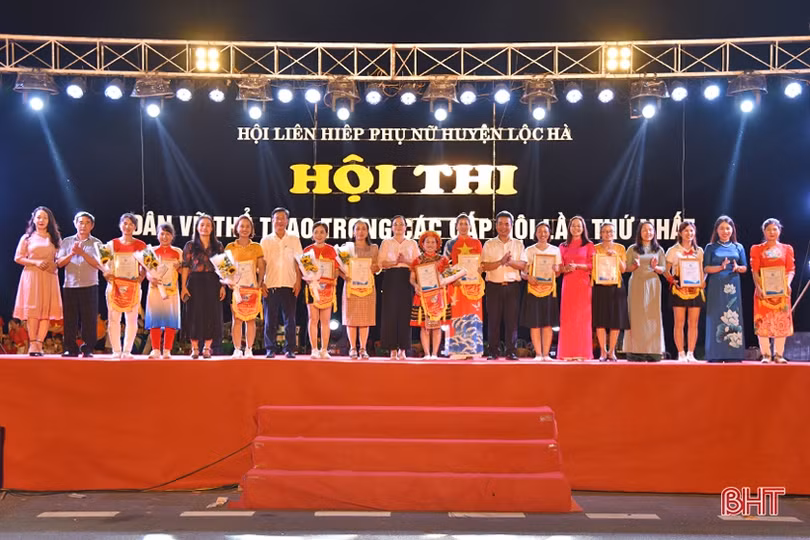 12 đội tham gia Hội thi “Dân vũ thể thao” huyện Lộc Hà