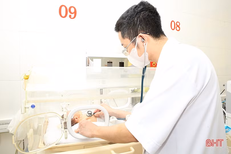 Cứu sống sản phụ mang song thai bị tiền sản giật và sản giật nặng sau mổ