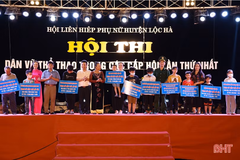 12 đội tham gia Hội thi “Dân vũ thể thao” huyện Lộc Hà