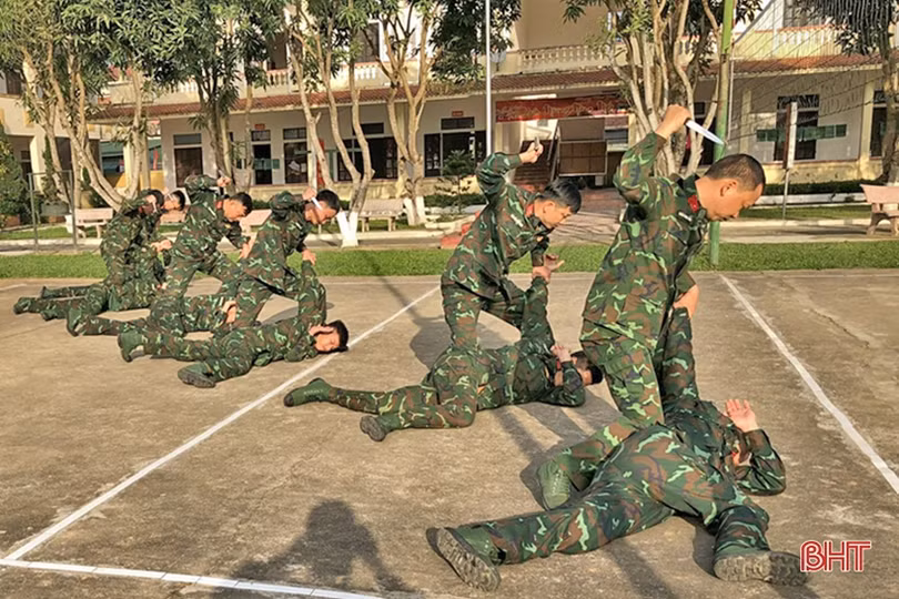 Hà Tĩnh huấn luyện bộ đội, dân quân đảm bảo “cơ bản, thiết thực, vững chắc”