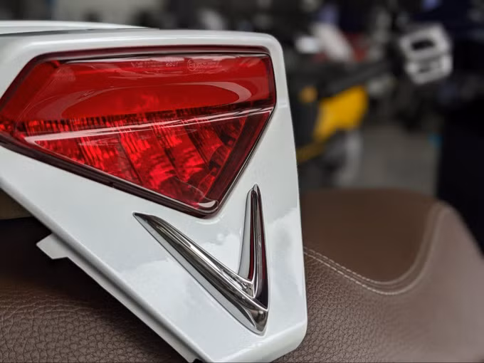 Khám phá loạt linh kiện “hàng hiệu” bên trong VinFast Theon S