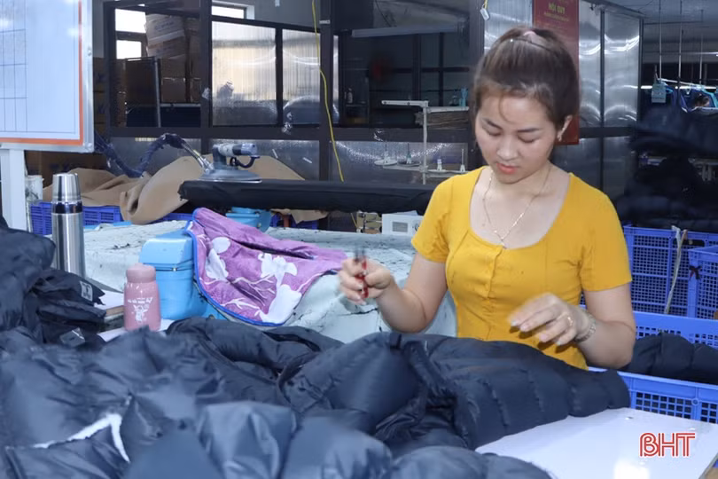 Doanh nghiệp may mặc Hà Tĩnh làm không hết việc đến cuối năm