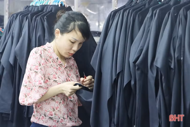 Doanh nghiệp may mặc Hà Tĩnh làm không hết việc đến cuối năm