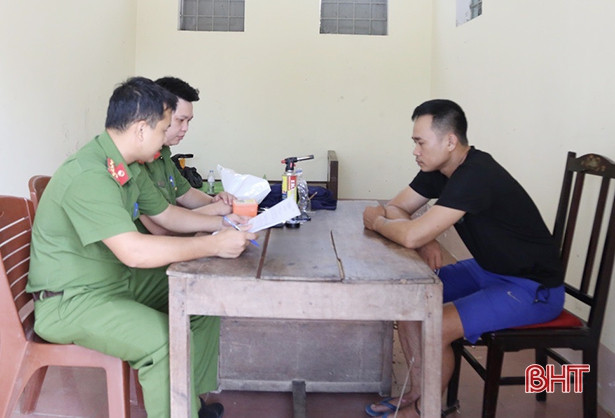 Thu giữ 104 viên hồng phiến tại nhà riêng của một đối tượng nghiện ở Đức Thọ