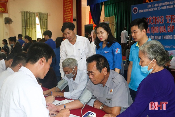 Khám, cấp thuốc miễn phí cho hơn 600 đối tượng chính sách, người có công ở huyện Kỳ Anh
