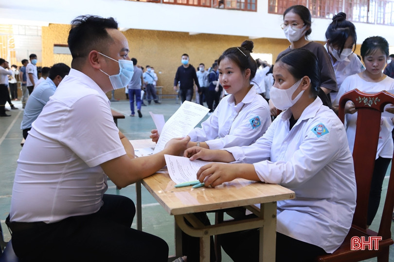 Cao đẳng Kỹ thuật Việt - Đức trao bằng tốt nghiệp cho hơn 1.200 HSSV ảnh 9 Cao đẳng Kỹ thuật Việt - Đức trao bằng tốt nghiệp cho hơn 1.200 HSSV