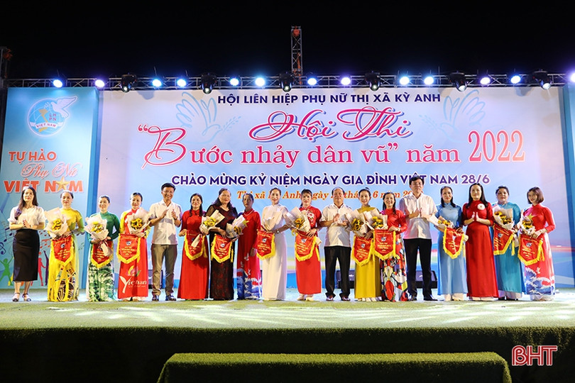 Hội Phụ nữ xã Kỳ Hoa giành giải xuất sắc Hội thi bước nhảy dân vũ TX Kỳ Anh