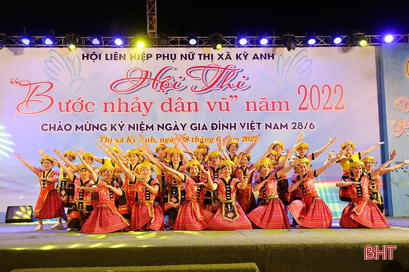 Hội Phụ nữ xã Kỳ Hoa giành giải xuất sắc Hội thi bước nhảy dân vũ TX Kỳ Anh