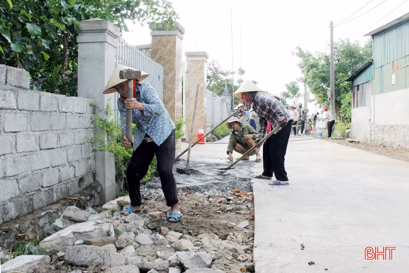 Bà con lương - giáo ở Lộc Hà chung tay xây dựng nông thôn mới