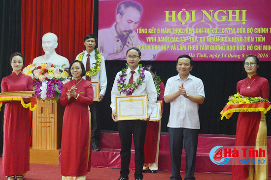 hoc va lam theo bac giup agribank ha tinh phat trien ben vung