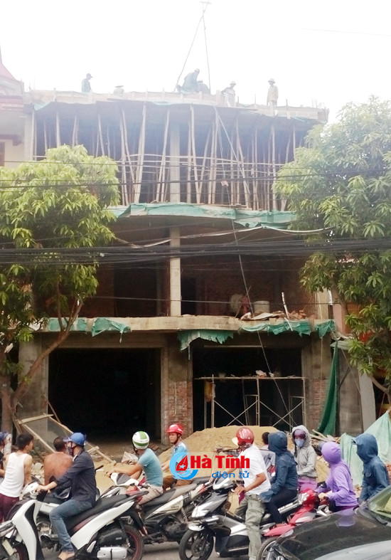 toi thep do be tong mai nha mot cong nhan bi dien giat