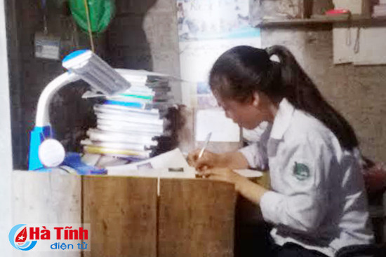 nu sinh ngheo dat 27 6 diem tran tro giac mo tro thanh bac sy