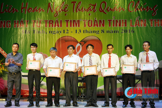 sau lang dem lien hoan nghe thuat tieng hat tu trai tim
