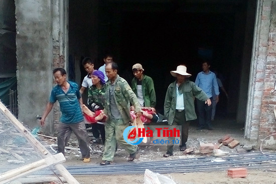 toi thep do be tong mai nha mot cong nhan bi dien giat