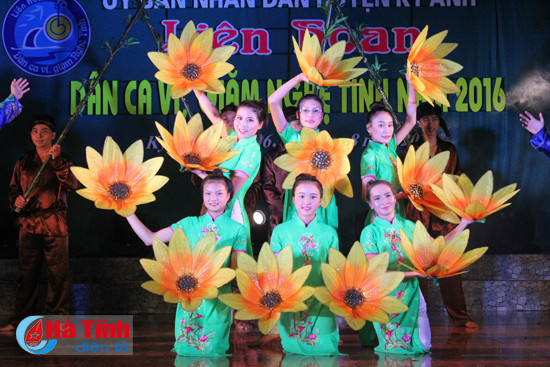 ky anh to chuc thanh cong lien hoan dan ca vi giam nghe tinh