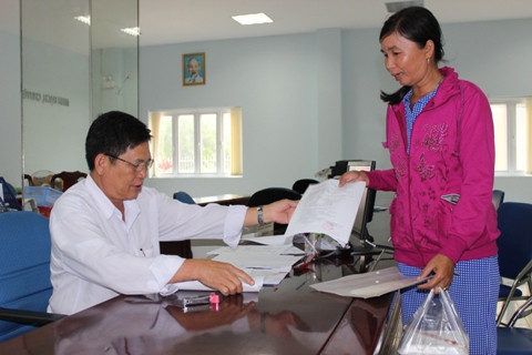 nguoi bi benh hiem ngheo thuoc doi tuong duoc giam tru gia canh