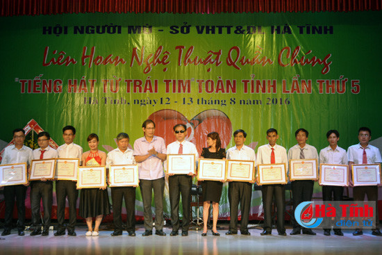 sau lang dem lien hoan nghe thuat tieng hat tu trai tim