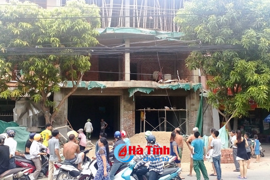 toi thep do be tong mai nha mot cong nhan bi dien giat