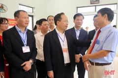 Bí thư Tỉnh ủy Nguyễn Duy Lâm kiểm tra công tác bầu cử tại xã Cẩm Xuyên