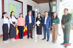 Chủ tịch Hội Người cao tuổi Việt Nam và các ứng cử viên tiếp xúc cử tri