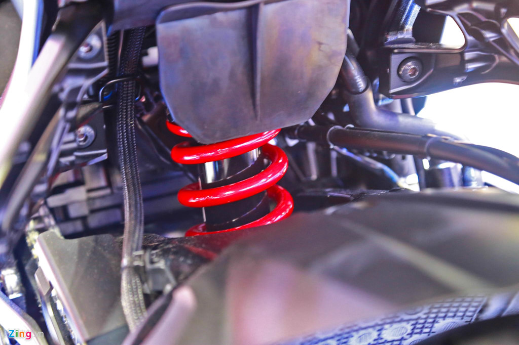 Cận cảnh huyền thoại Suzuki Katana được tái sinh sau 38 năm