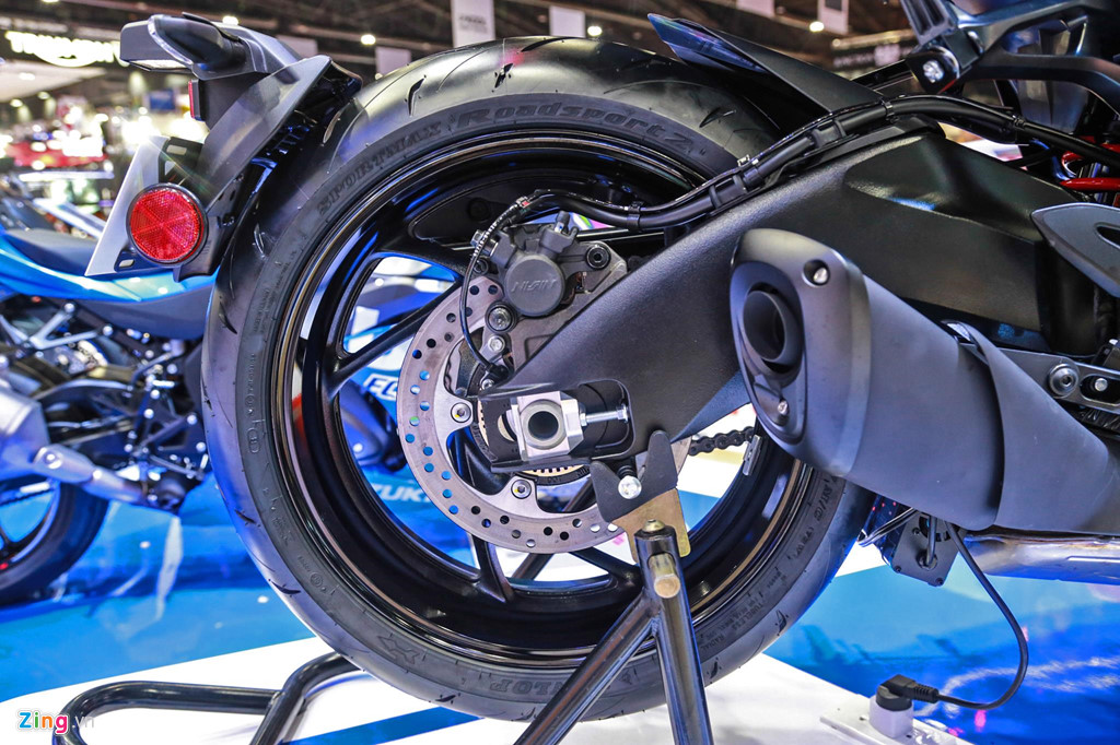 Cận cảnh huyền thoại Suzuki Katana được tái sinh sau 38 năm