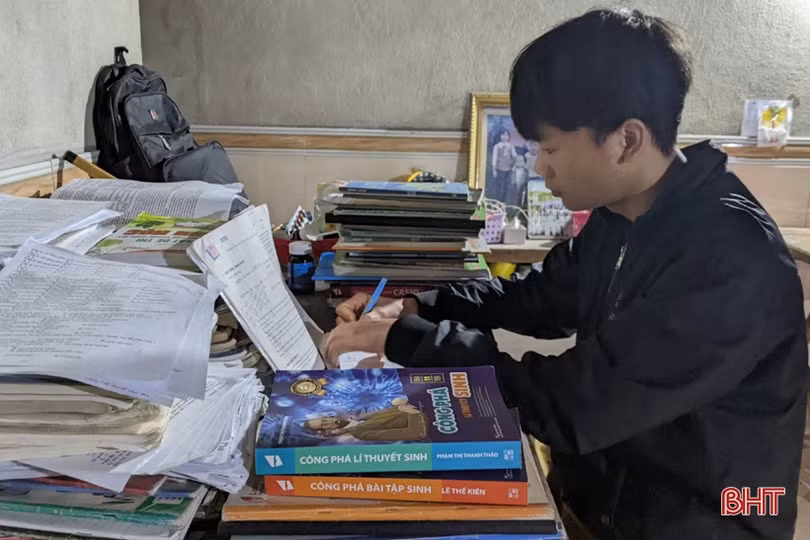 Nam sinh miền núi vượt lên hoàn cảnh khó khăn, học giỏi