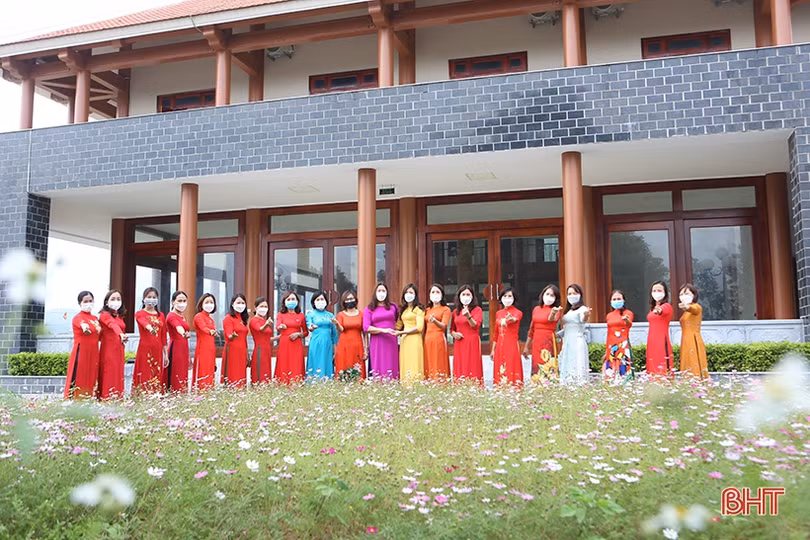 Phụ nữ Hà Tĩnh háo hức hưởng ứng “Tuần lễ Áo dài”