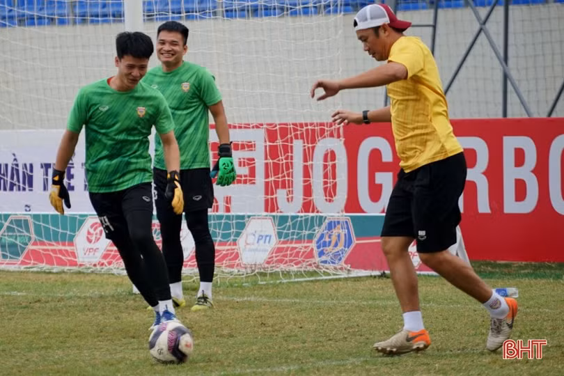 Hồng Lĩnh Hà Tĩnh có ngoại binh mới trong ngày tiếp cận sân Hòa Xuân