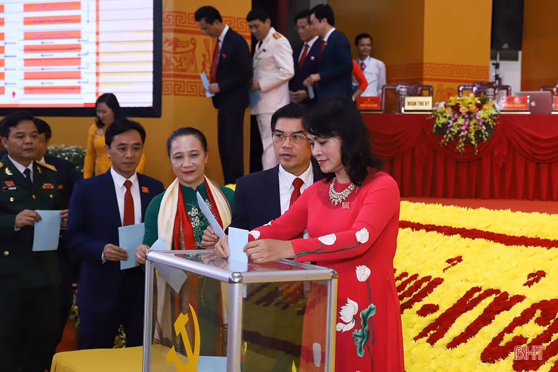 Toàn cảnh Đại hội Đảng bộ Hà Tĩnh lần thứ XIX, nhiệm kỳ 2020 - 2025