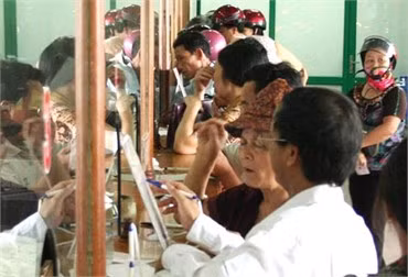 Khách hàng đến giao dịch tại Ngân hàng No&PTNT Hà Tĩnh. Khách hàng đến giao dịch tại Ngân hàng No&PTNT Hà Tĩnh.