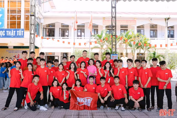 Lễ trưởng thành tuổi 18: Tri ân và lưu luyến
