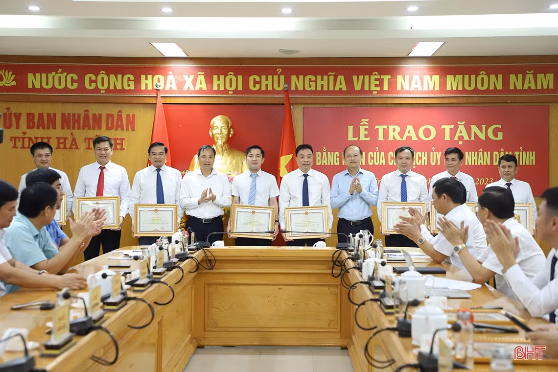 Tuyên dương tập thể, cá nhân thành tích cao tại SEA Games 32 và Hội nghị công bố Quy hoạch tỉnh Hà Tĩnh ảnh 7 Tuyên dương tập thể, cá nhân thành tích cao tại SEA Games 32 và Hội nghị công bố Quy hoạch tỉnh Hà Tĩnh