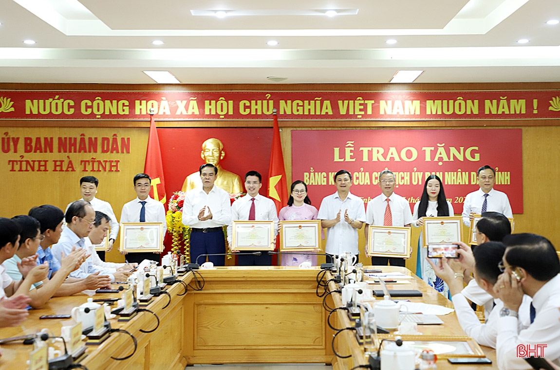 Tuyên dương tập thể, cá nhân thành tích cao tại SEA Games 32 và Hội nghị công bố Quy hoạch tỉnh Hà Tĩnh ảnh 8 Tuyên dương tập thể, cá nhân thành tích cao tại SEA Games 32 và Hội nghị công bố Quy hoạch tỉnh Hà Tĩnh