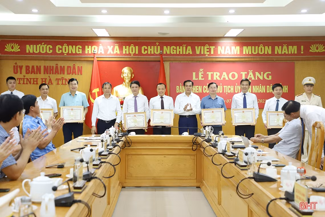 Tuyên dương tập thể, cá nhân thành tích cao tại SEA Games 32 và Hội nghị công bố Quy hoạch tỉnh Hà Tĩnh