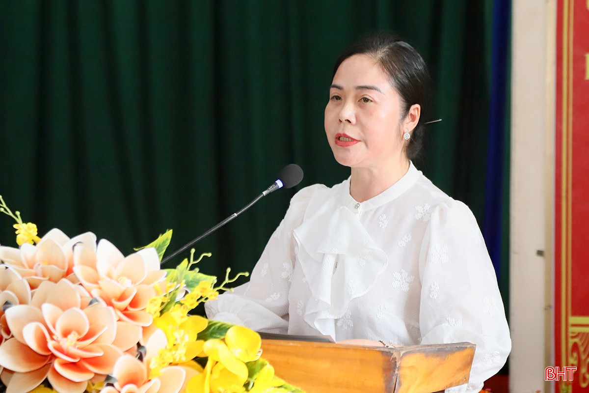 Phó Trưởng ban Tổ chức Tỉnh ủy Nguyễn Thị Thanh Hồng công bố quyết định của Ban Thường vụ Tỉnh ủy. bqbht_br_e6.jpg